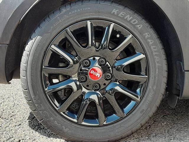 ＭＩＮＩ クーパーＳ　ペッパーＰＫＧ　ＬＥＤヘッドライト　純正ＨＤＤナビ　Ｂｌｕｅｔｏｏｔｈ　ＥＴＣ　禁煙車　オートライト　純正１６インチアルミホイール　オートエアコン　フォグランプ　ＵＳＢポート　キーレス　盗難防止装置（28枚目）