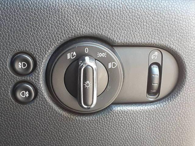 ＭＩＮＩ クーパーＳ　ペッパーＰＫＧ　ＬＥＤヘッドライト　純正ＨＤＤナビ　Ｂｌｕｅｔｏｏｔｈ　ＥＴＣ　禁煙車　オートライト　純正１６インチアルミホイール　オートエアコン　フォグランプ　ＵＳＢポート　キーレス　盗難防止装置（38枚目）