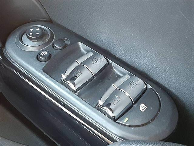ＭＩＮＩ クーパーＳ　ペッパーＰＫＧ　ＬＥＤヘッドライト　純正ＨＤＤナビ　Ｂｌｕｅｔｏｏｔｈ　ＥＴＣ　禁煙車　オートライト　純正１６インチアルミホイール　オートエアコン　フォグランプ　ＵＳＢポート　キーレス　盗難防止装置（41枚目）