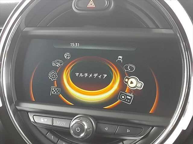 ＭＩＮＩ クーパー　ペッパーパッケージ　ＬＥＤヘッドライト　純正ＨＤＤナビ　バックカメラ　コンフォートアクセス　禁煙車　Ｂｌｕｅｔｏｏｔｈ　パーキングディスタンスコントロール　ＭＴモード付オートマチックシフト（5枚目）