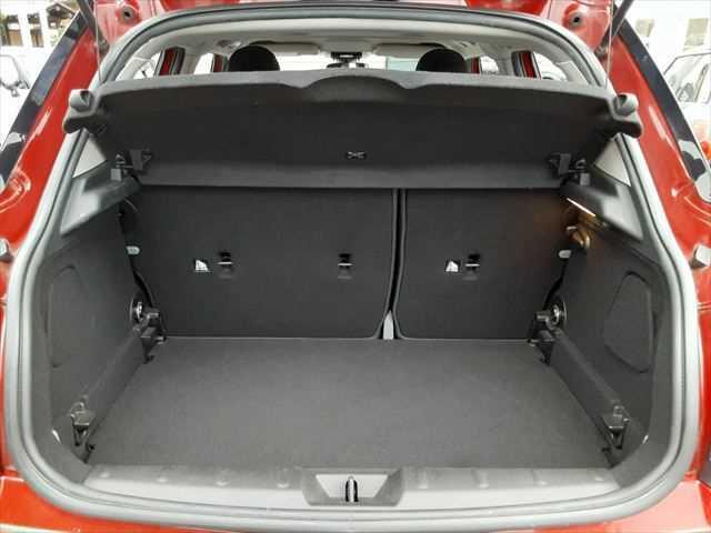 ＭＩＮＩ クーパー　ペッパーパッケージ　ＬＥＤヘッドライト　純正ＨＤＤナビ　バックカメラ　コンフォートアクセス　禁煙車　Ｂｌｕｅｔｏｏｔｈ　パーキングディスタンスコントロール　ＭＴモード付オートマチックシフト（9枚目）