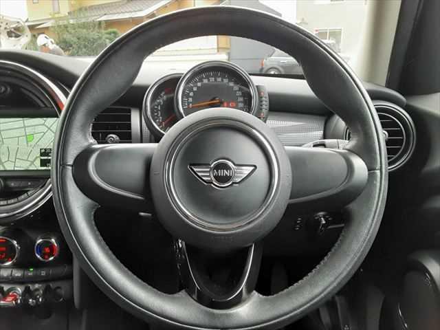 ＭＩＮＩ クーパー　ペッパーパッケージ　ＬＥＤヘッドライト　純正ＨＤＤナビ　バックカメラ　コンフォートアクセス　禁煙車　Ｂｌｕｅｔｏｏｔｈ　パーキングディスタンスコントロール　ＭＴモード付オートマチックシフト（10枚目）