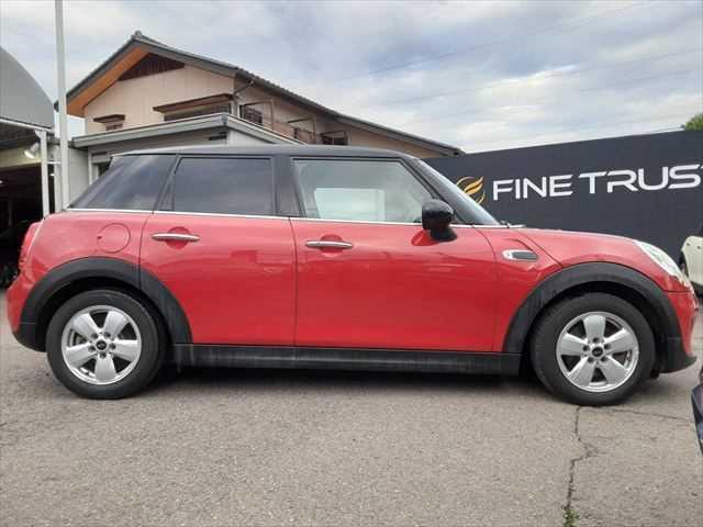 ＭＩＮＩ クーパー　ペッパーパッケージ　ＬＥＤヘッドライト　純正ＨＤＤナビ　バックカメラ　コンフォートアクセス　禁煙車　Ｂｌｕｅｔｏｏｔｈ　パーキングディスタンスコントロール　ＭＴモード付オートマチックシフト（16枚目）