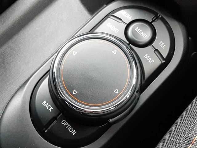 ＭＩＮＩ クーパー　ペッパーパッケージ　ＬＥＤヘッドライト　純正ＨＤＤナビ　バックカメラ　コンフォートアクセス　禁煙車　Ｂｌｕｅｔｏｏｔｈ　パーキングディスタンスコントロール　ＭＴモード付オートマチックシフト（36枚目）