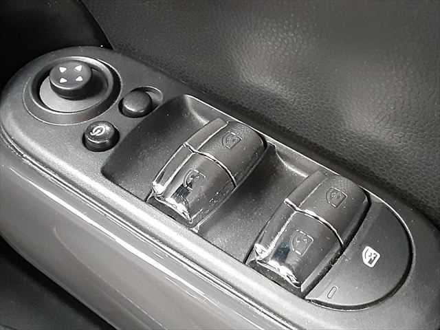 ＭＩＮＩ クーパー　ペッパーパッケージ　ＬＥＤヘッドライト　純正ＨＤＤナビ　バックカメラ　コンフォートアクセス　禁煙車　Ｂｌｕｅｔｏｏｔｈ　パーキングディスタンスコントロール　ＭＴモード付オートマチックシフト（40枚目）