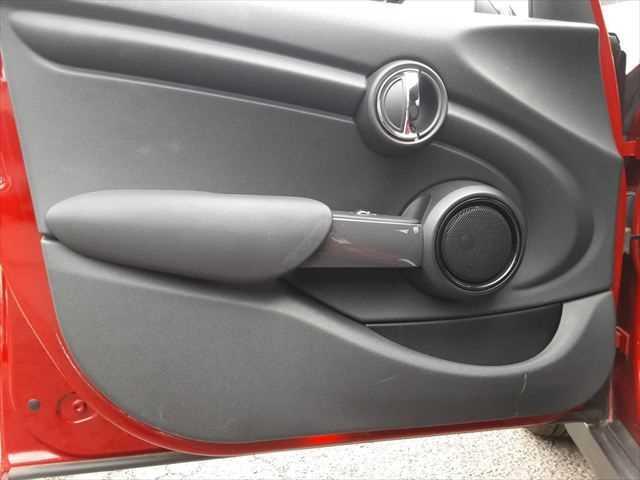 ＭＩＮＩ クーパー　ペッパーパッケージ　ＬＥＤヘッドライト　純正ＨＤＤナビ　バックカメラ　コンフォートアクセス　禁煙車　Ｂｌｕｅｔｏｏｔｈ　パーキングディスタンスコントロール　ＭＴモード付オートマチックシフト（57枚目）