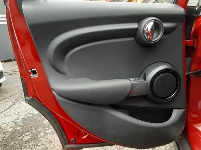 ＭＩＮＩ クーパー　ペッパーパッケージ　ＬＥＤヘッドライト　純正ＨＤＤナビ　バックカメラ　コンフォートアクセス　禁煙車　Ｂｌｕｅｔｏｏｔｈ　パーキングディスタンスコントロール　ＭＴモード付オートマチックシフト（60枚目）
