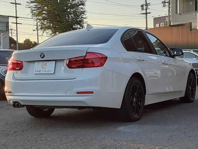 ３シリーズ ３２０ｉ　アダプティブクルーズコントロール　純正８インチＨＤＤナビ　ＬＥＤヘッドライト　インテリジェントセーフティ　バックカメラ　禁煙車　Ｂｌｕｅｔｏｏｔｈ　コンフォートアクセス　純正１６インチアルミホイール（17枚目）