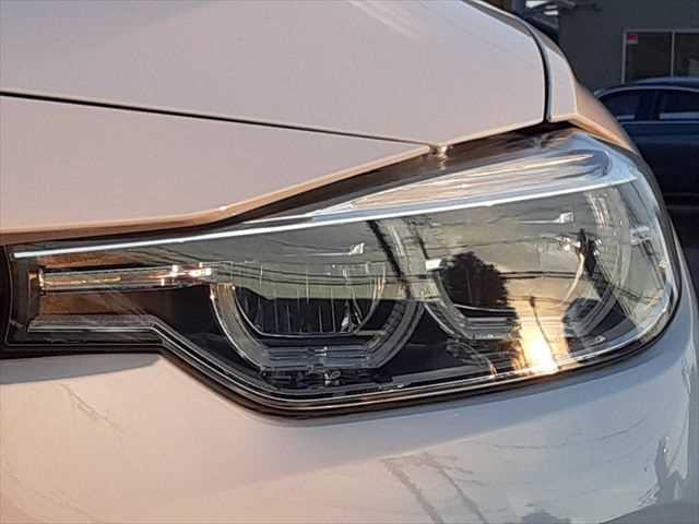 ３シリーズ ３２０ｉ　アダプティブクルーズコントロール　純正８インチＨＤＤナビ　ＬＥＤヘッドライト　インテリジェントセーフティ　バックカメラ　禁煙車　Ｂｌｕｅｔｏｏｔｈ　コンフォートアクセス　純正１６インチアルミホイール（22枚目）