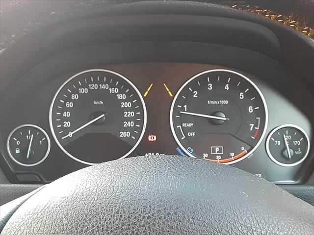 ３シリーズ ３２０ｉ　アダプティブクルーズコントロール　純正８インチＨＤＤナビ　ＬＥＤヘッドライト　インテリジェントセーフティ　バックカメラ　禁煙車　Ｂｌｕｅｔｏｏｔｈ　コンフォートアクセス　純正１６インチアルミホイール（39枚目）