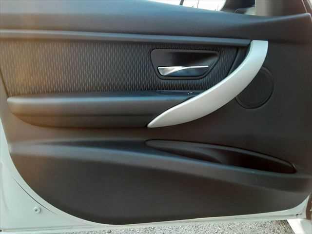 ３シリーズ ３２０ｉ　アダプティブクルーズコントロール　純正８インチＨＤＤナビ　ＬＥＤヘッドライト　インテリジェントセーフティ　バックカメラ　禁煙車　Ｂｌｕｅｔｏｏｔｈ　コンフォートアクセス　純正１６インチアルミホイール（59枚目）