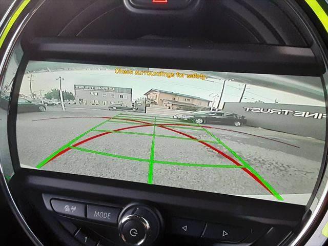 ＭＩＮＩ クーパーＤ　ペッパーパッケージ　ＬＥＤヘッドライト　コンフォートアクセス　純正ＨＤＤナビ　オプション１６インチアロイホイール　禁煙車　Ｂｌｕｅｔｏｏｔｈ　ＭＴモード付オートマチックシフト（6枚目）