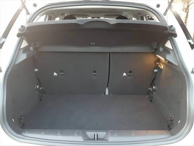 ＭＩＮＩ クーパーＤ　ペッパーパッケージ　ＬＥＤヘッドライト　コンフォートアクセス　純正ＨＤＤナビ　オプション１６インチアロイホイール　禁煙車　Ｂｌｕｅｔｏｏｔｈ　ＭＴモード付オートマチックシフト（9枚目）