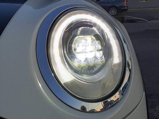 ＭＩＮＩ クーパーＤ　ペッパーパッケージ　ＬＥＤヘッドライト　コンフォートアクセス　純正ＨＤＤナビ　オプション１６インチアロイホイール　禁煙車　Ｂｌｕｅｔｏｏｔｈ　ＭＴモード付オートマチックシフト（11枚目）