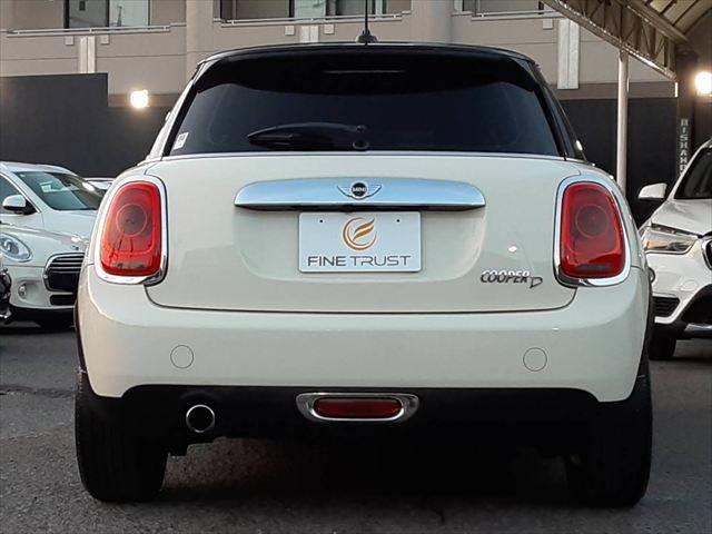 ＭＩＮＩ クーパーＤ　ペッパーパッケージ　ＬＥＤヘッドライト　コンフォートアクセス　純正ＨＤＤナビ　オプション１６インチアロイホイール　禁煙車　Ｂｌｕｅｔｏｏｔｈ　ＭＴモード付オートマチックシフト（18枚目）