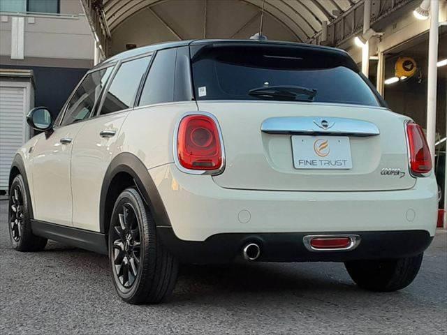 ＭＩＮＩ クーパーＤ　ペッパーパッケージ　ＬＥＤヘッドライト　コンフォートアクセス　純正ＨＤＤナビ　オプション１６インチアロイホイール　禁煙車　Ｂｌｕｅｔｏｏｔｈ　ＭＴモード付オートマチックシフト（19枚目）