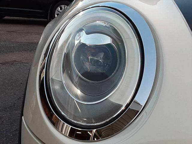 ＭＩＮＩ クーパーＤ　ペッパーパッケージ　ＬＥＤヘッドライト　コンフォートアクセス　純正ＨＤＤナビ　オプション１６インチアロイホイール　禁煙車　Ｂｌｕｅｔｏｏｔｈ　ＭＴモード付オートマチックシフト（21枚目）