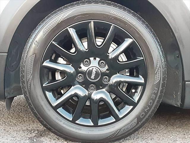 ＭＩＮＩ クーパーＤ　ペッパーパッケージ　ＬＥＤヘッドライト　コンフォートアクセス　純正ＨＤＤナビ　オプション１６インチアロイホイール　禁煙車　Ｂｌｕｅｔｏｏｔｈ　ＭＴモード付オートマチックシフト（27枚目）