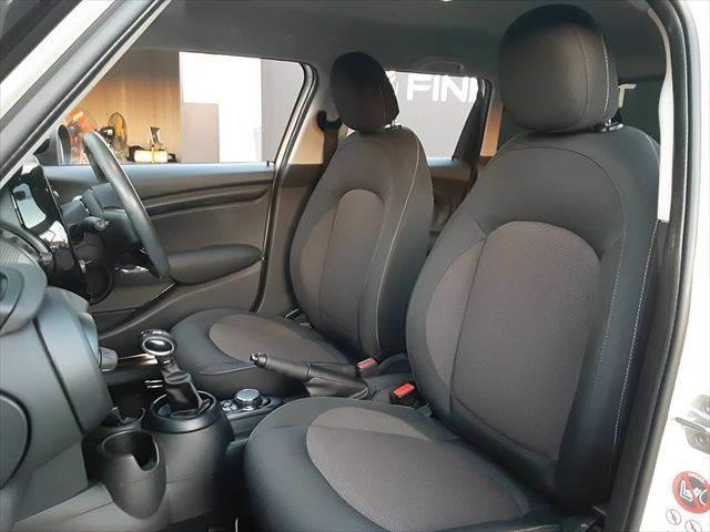 ＭＩＮＩ クーパーＤ　ペッパーパッケージ　ＬＥＤヘッドライト　コンフォートアクセス　純正ＨＤＤナビ　オプション１６インチアロイホイール　禁煙車　Ｂｌｕｅｔｏｏｔｈ　ＭＴモード付オートマチックシフト（31枚目）