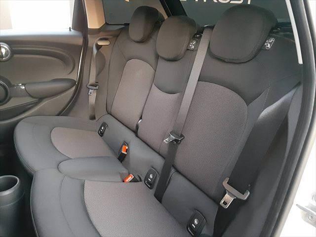 ＭＩＮＩ クーパーＤ　ペッパーパッケージ　ＬＥＤヘッドライト　コンフォートアクセス　純正ＨＤＤナビ　オプション１６インチアロイホイール　禁煙車　Ｂｌｕｅｔｏｏｔｈ　ＭＴモード付オートマチックシフト（32枚目）