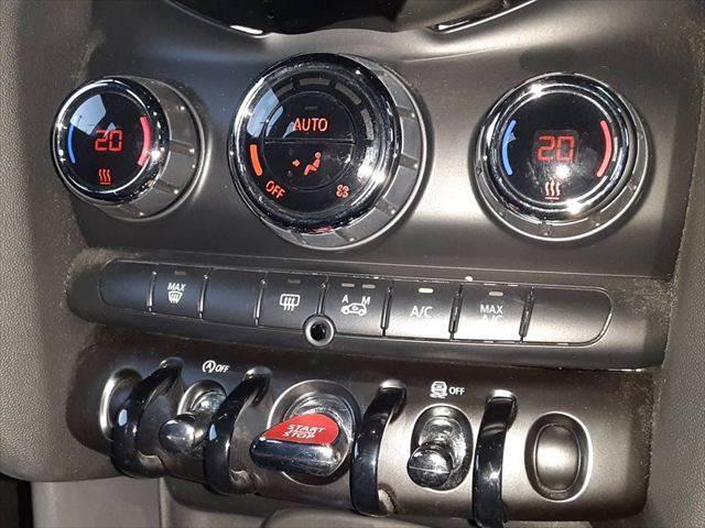 ＭＩＮＩ クーパーＤ　ペッパーパッケージ　ＬＥＤヘッドライト　コンフォートアクセス　純正ＨＤＤナビ　オプション１６インチアロイホイール　禁煙車　Ｂｌｕｅｔｏｏｔｈ　ＭＴモード付オートマチックシフト（34枚目）