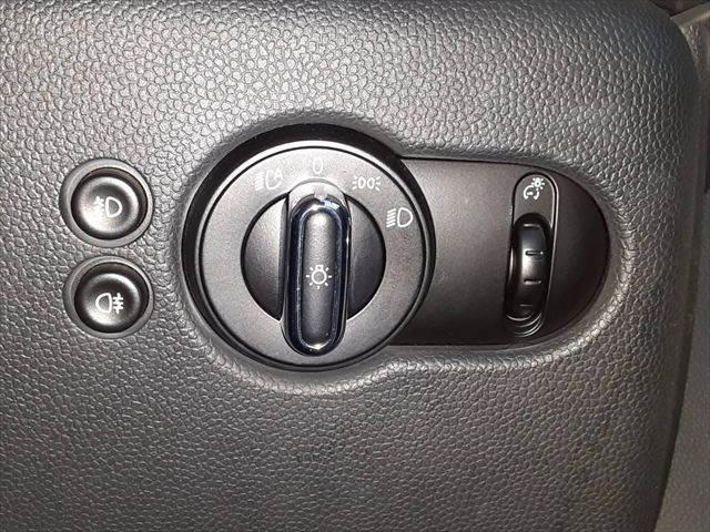 ＭＩＮＩ クーパーＤ　ペッパーパッケージ　ＬＥＤヘッドライト　コンフォートアクセス　純正ＨＤＤナビ　オプション１６インチアロイホイール　禁煙車　Ｂｌｕｅｔｏｏｔｈ　ＭＴモード付オートマチックシフト（36枚目）
