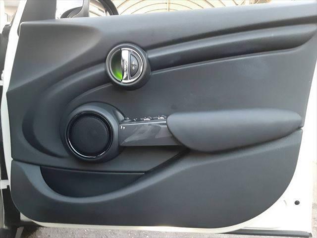 ＭＩＮＩ クーパーＤ　ペッパーパッケージ　ＬＥＤヘッドライト　コンフォートアクセス　純正ＨＤＤナビ　オプション１６インチアロイホイール　禁煙車　Ｂｌｕｅｔｏｏｔｈ　ＭＴモード付オートマチックシフト（51枚目）