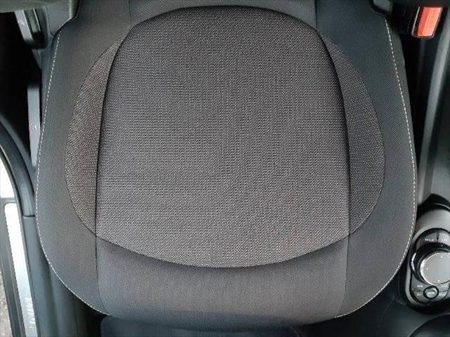 ＭＩＮＩ クーパーＤ　ペッパーパッケージ　ＬＥＤヘッドライト　コンフォートアクセス　純正ＨＤＤナビ　オプション１６インチアロイホイール　禁煙車　Ｂｌｕｅｔｏｏｔｈ　ＭＴモード付オートマチックシフト（53枚目）