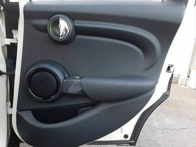 ＭＩＮＩ クーパーＤ　ペッパーパッケージ　ＬＥＤヘッドライト　コンフォートアクセス　純正ＨＤＤナビ　オプション１６インチアロイホイール　禁煙車　Ｂｌｕｅｔｏｏｔｈ　ＭＴモード付オートマチックシフト（54枚目）