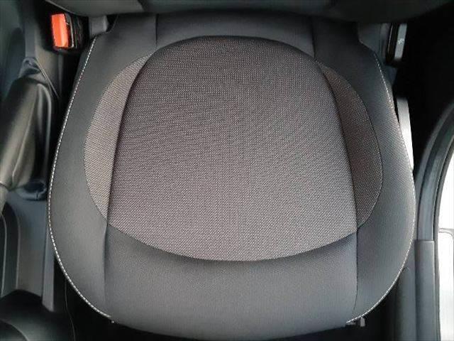 ＭＩＮＩ クーパーＤ　ペッパーパッケージ　ＬＥＤヘッドライト　コンフォートアクセス　純正ＨＤＤナビ　オプション１６インチアロイホイール　禁煙車　Ｂｌｕｅｔｏｏｔｈ　ＭＴモード付オートマチックシフト（59枚目）