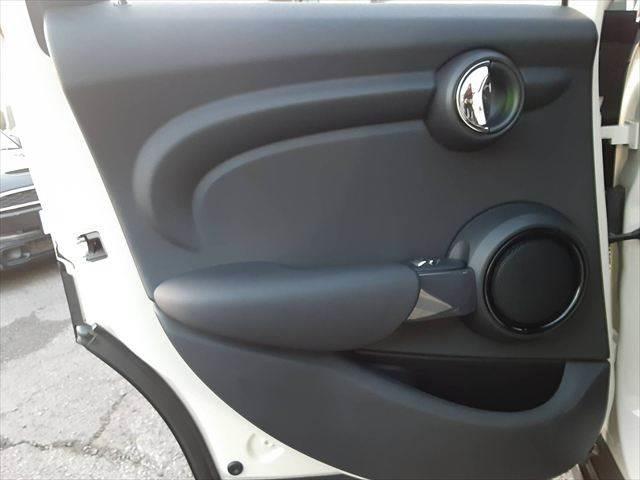 ＭＩＮＩ クーパーＤ　ペッパーパッケージ　ＬＥＤヘッドライト　コンフォートアクセス　純正ＨＤＤナビ　オプション１６インチアロイホイール　禁煙車　Ｂｌｕｅｔｏｏｔｈ　ＭＴモード付オートマチックシフト（60枚目）