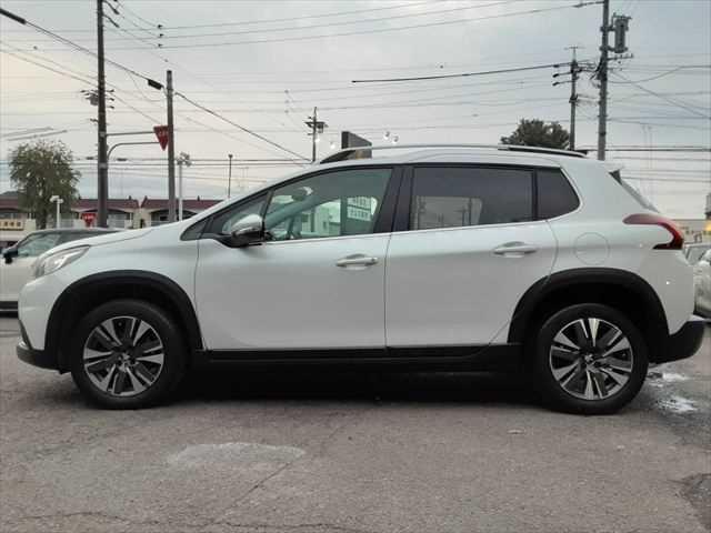 店舗敷地内に駐車スペースもございます。お車でのご来場をお考えの方はご安心ください♪