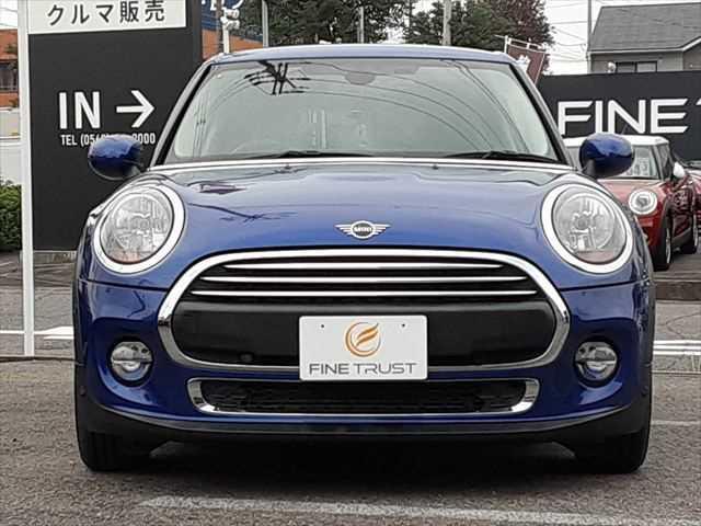 当社自慢のお車です。装備・機関系チェック済み♪横にこの車のセールスポイントを、写真と説明でアピールしてあります♪まずはご覧になってください。お客様通話料無料００７８-６０４７-６２６１０４♪