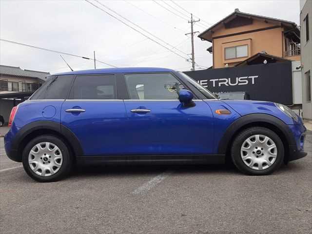 １３年経過、１０万ｋｍ未満の車両であれば最長２年間の保証にご加入いただけます。期間中の走行距離、修理回数はなんと無制限♪又、消耗品以外を対象とした広範囲の保証プランもご用意いたしております。