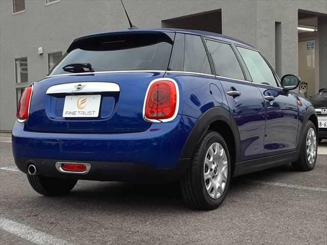 擦り傷から事故まで、自費・保検修理を自社鈑金塗装工場（イオンブース完備）にて綺麗に鈑金塗装致します♪