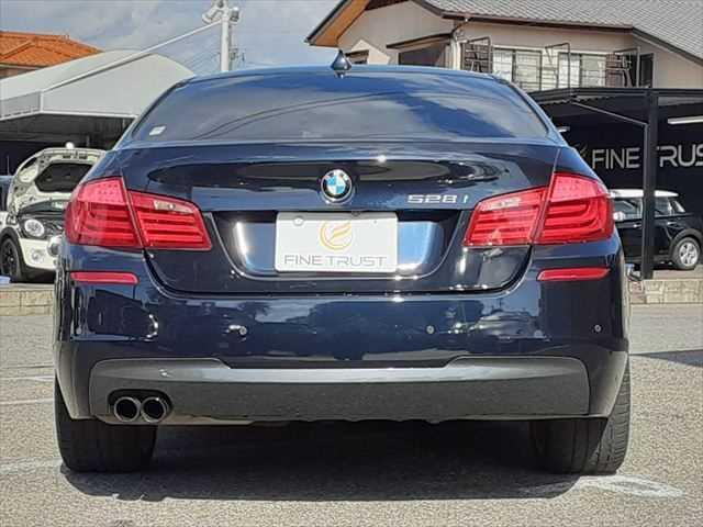5シリーズ 528i Mスポーツ サンルーフ 本革黒シート 純正HDDナビ クルーズコントロール バックカメラ オプション19インチアルミホイール 禁煙車 シートヒーター付パワーシート ディスチャージヘッドランプ フルセグTV ETC(18枚目)