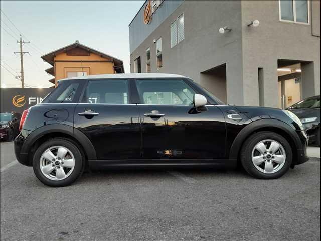 �P�R�N�o�߁A�P�O�����������̎ԗ��ł���΍Œ��Q�N�Ԃ̕ۏ؂ɂ��������������܂��B���Ԓ��̑��s�����A�C���񐔂͂Ȃ�Ɩ����������A���Օi�ȊO��ΏۂƂ����L�͈͂̕ۏ؃v���������p�ӂ������Ă���܂��B