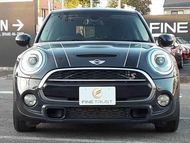 当社自慢のお車です。装備・機関系チェック済み♪横にこの車のセールスポイントを、写真と説明でアピールしてあります♪まずはご覧になってください。お客様通話料無料００７８-６０４７-６２６１０４♪