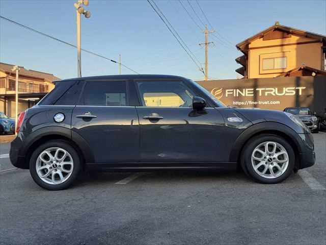 １３年経過、１０万ｋｍ未満の車両であれば最長２年間の保証にご加入いただけます。期間中の走行距離、修理回数はなんと無制限♪又、消耗品以外を対象とした広範囲の保証プランもご用意いたしております。