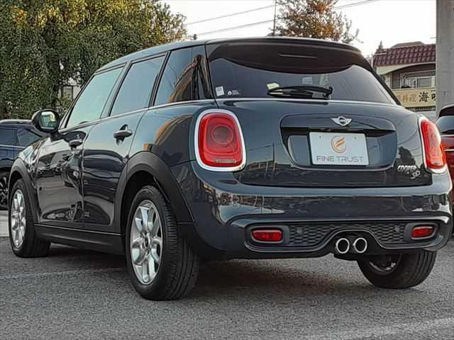 お車でお越しの場合、国道１９号春日井インターから名古屋方面に約５分。電車でお越しの場合、最寄り駅「ＪＲ春日井駅」になります。