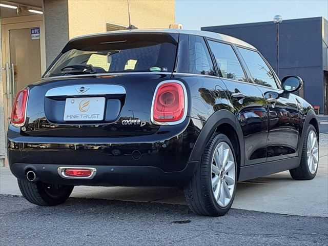 擦り傷から事故まで、自費・保検修理を自社鈑金塗装工場（イオンブース完備）にて綺麗に鈑金塗装致します♪