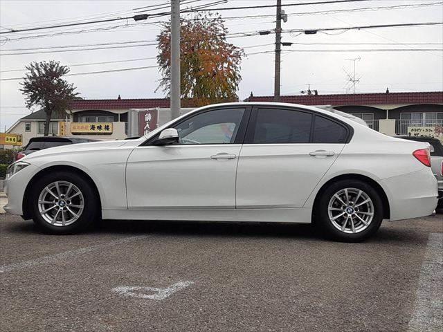 店舗敷地内に駐車スペースもございます。お車でのご来場をお考えの方はご安心ください♪