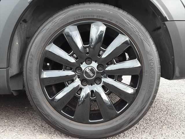 MINI クーパーD クロスオーバー ペッパーパッケージ LEDヘッドライト アダプティブクルーズコントロール 純正タッチパネルナビ バックカメラ 禁煙車 パーキングディスタンスコントロール オプション18インチアロイホイール(13枚目)