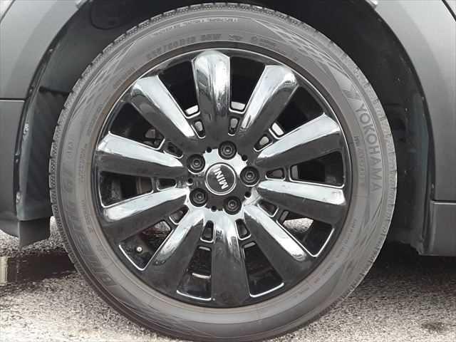 MINI クーパーD クロスオーバー ペッパーパッケージ LEDヘッドライト アダプティブクルーズコントロール 純正タッチパネルナビ バックカメラ 禁煙車 パーキングディスタンスコントロール オプション18インチアロイホイール(27枚目)