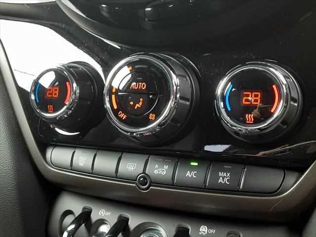 MINI クーパーD クロスオーバー ペッパーパッケージ LEDヘッドライト アダプティブクルーズコントロール 純正タッチパネルナビ バックカメラ 禁煙車 パーキングディスタンスコントロール オプション18インチアロイホイール(34枚目)