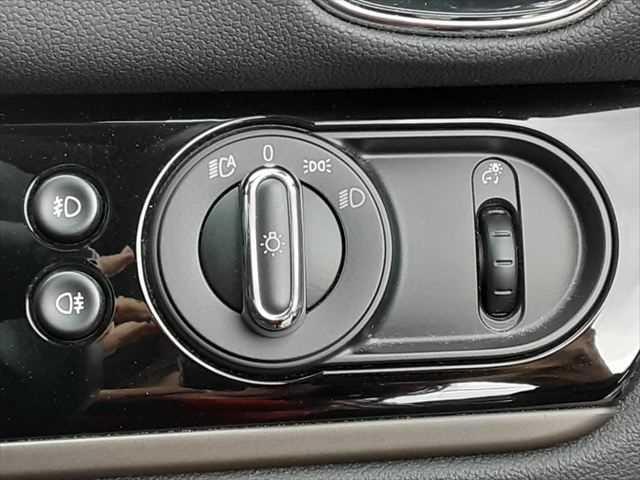 MINI クーパーD クロスオーバー ペッパーパッケージ LEDヘッドライト アダプティブクルーズコントロール 純正タッチパネルナビ バックカメラ 禁煙車 パーキングディスタンスコントロール オプション18インチアロイホイール(41枚目)