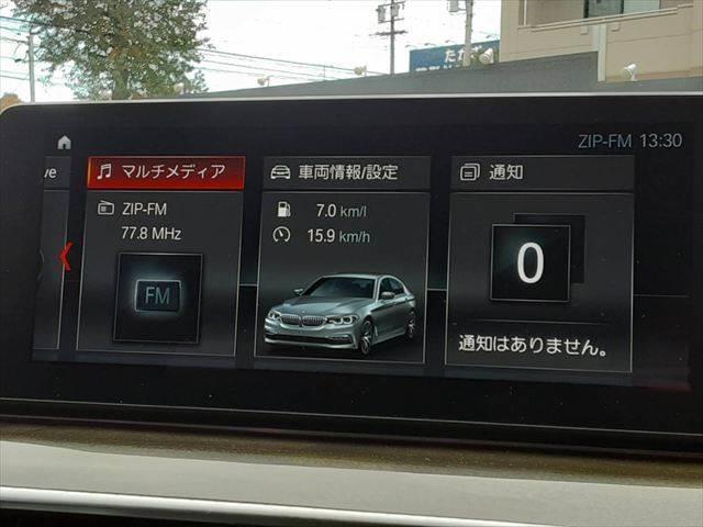 ５シリーズ ５３０ｉ　Ｍスポーツ　ハイラインパッケージ　パーキングアシストプラス　黒革シート　アラウンドビューモニター　純正タッチパネルナビ　アダプディブクルーズコントロール　ＨＵＤ　全席シートヒーター（5枚目）