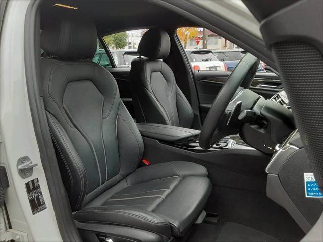 ５シリーズ ５３０ｉ　Ｍスポーツ　ハイラインパッケージ　パーキングアシストプラス　黒革シート　アラウンドビューモニター　純正タッチパネルナビ　アダプディブクルーズコントロール　ＨＵＤ　全席シートヒーター（7枚目）