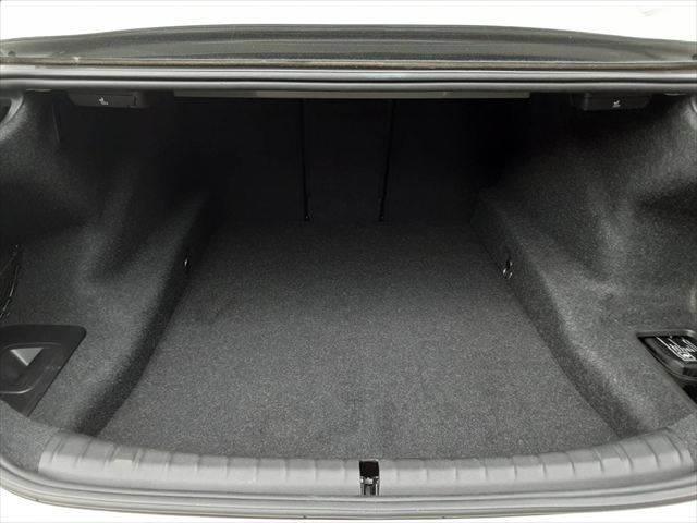 ５シリーズ ５３０ｉ　Ｍスポーツ　ハイラインパッケージ　パーキングアシストプラス　黒革シート　アラウンドビューモニター　純正タッチパネルナビ　アダプディブクルーズコントロール　ＨＵＤ　全席シートヒーター（9枚目）