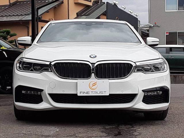 ５シリーズ ５３０ｉ　Ｍスポーツ　ハイラインパッケージ　パーキングアシストプラス　黒革シート　アラウンドビューモニター　純正タッチパネルナビ　アダプディブクルーズコントロール　ＨＵＤ　全席シートヒーター（14枚目）
